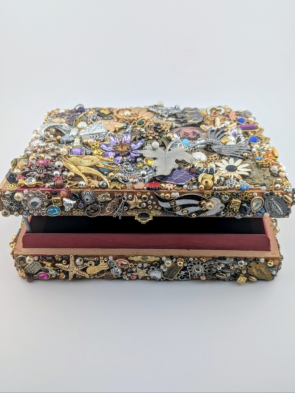 Vintage Jewelry Cigar Box - Handmade Jewelry Mosaic Collage Upcycle - Picture 3 of 9